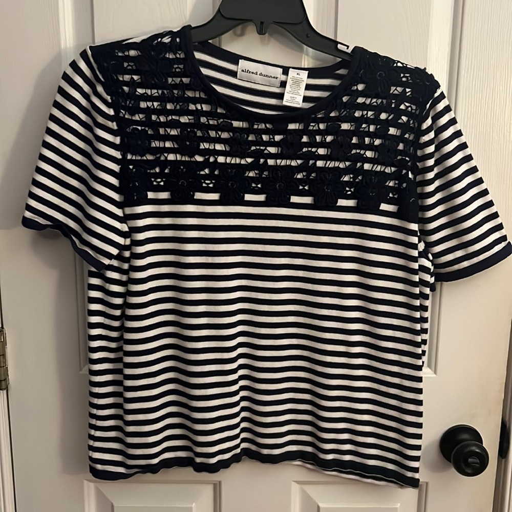 Alfred Dunner black and white striped shirt sleeved sweater XL